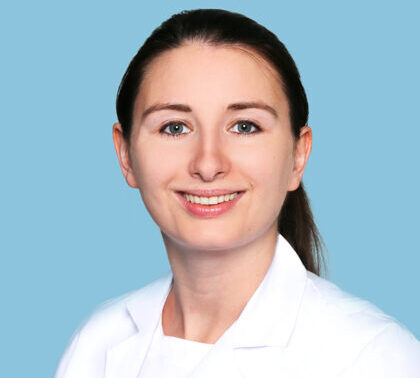 Dr. Julia Macinkovic