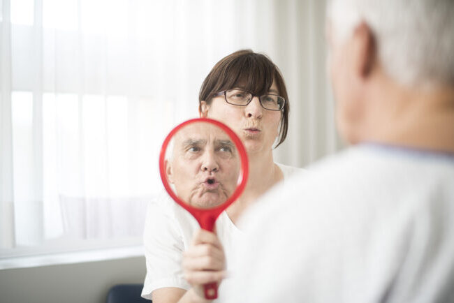 Patient beim Sprechtraining